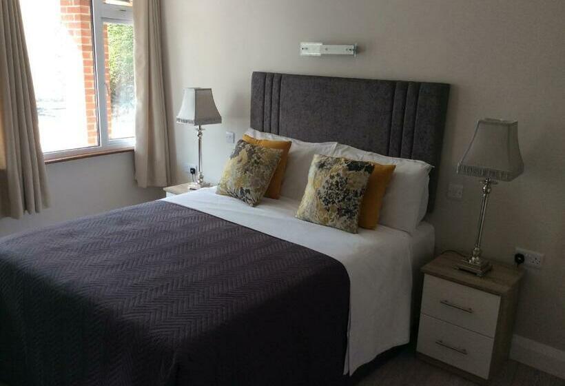 هتل The Gardens B&b