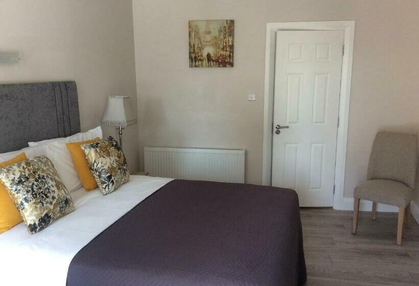 هتل The Gardens B&b