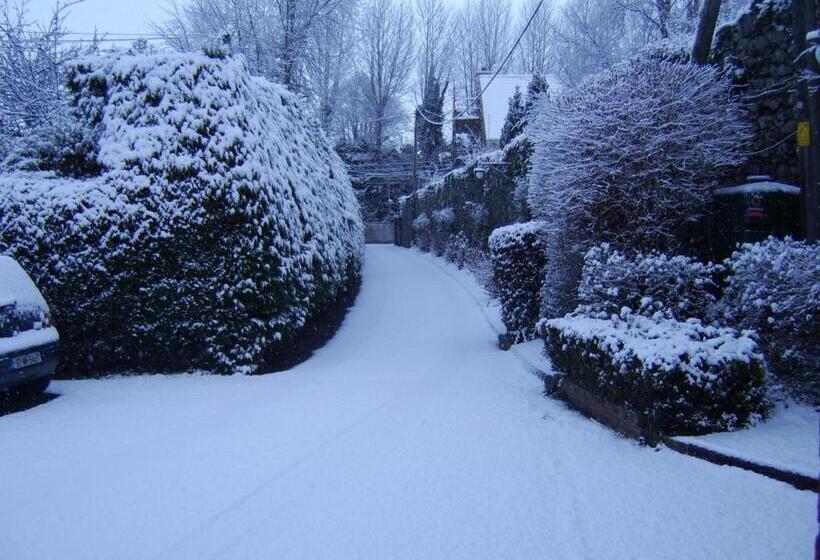 هتل The Gardens B&b