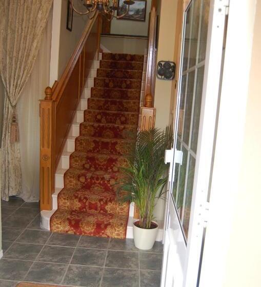 هتل The Gardens B&b