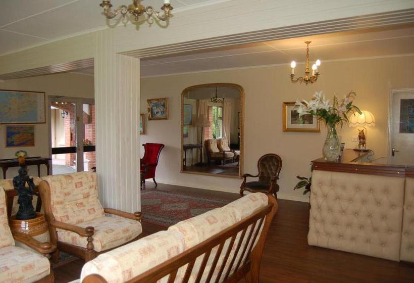 هتل The Gardens B&b