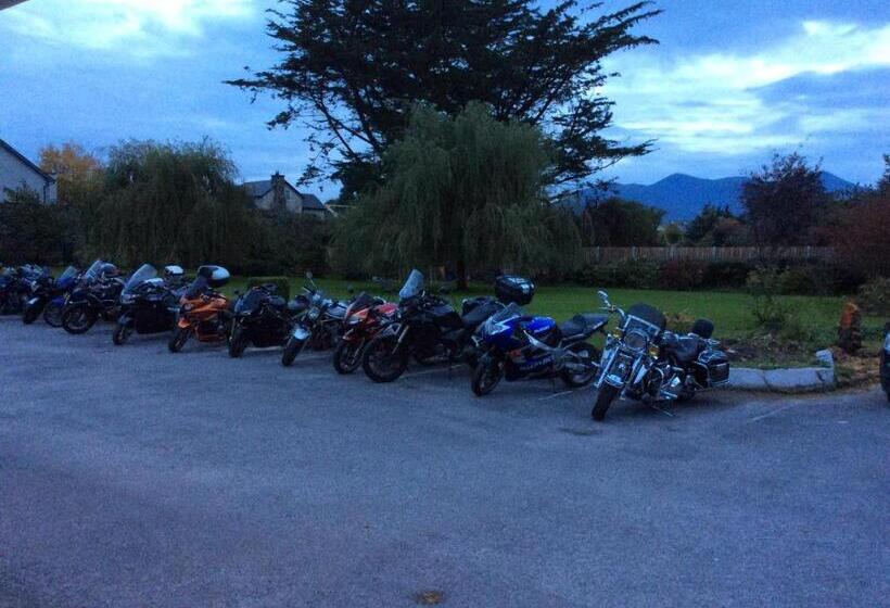 هتل The Gardens B&b