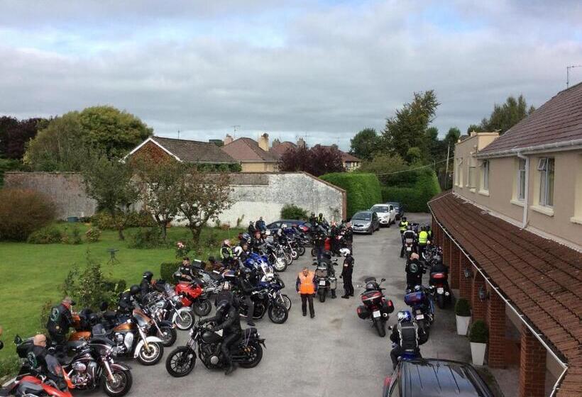 هتل The Gardens B&b