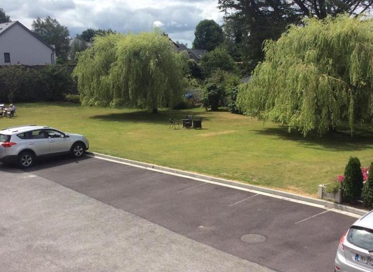 هتل The Gardens B&b