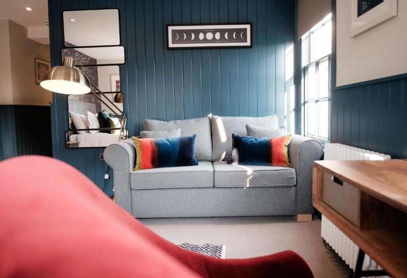 酒店 Head Of The River