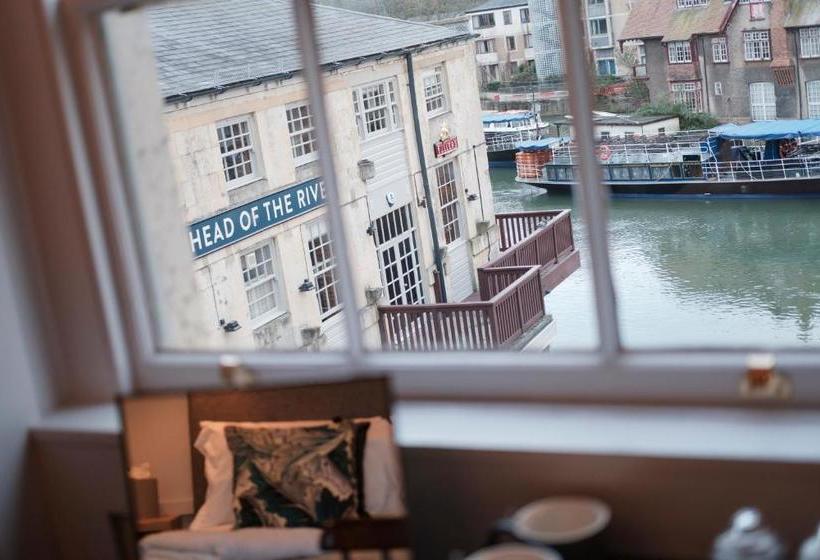 酒店 Head Of The River