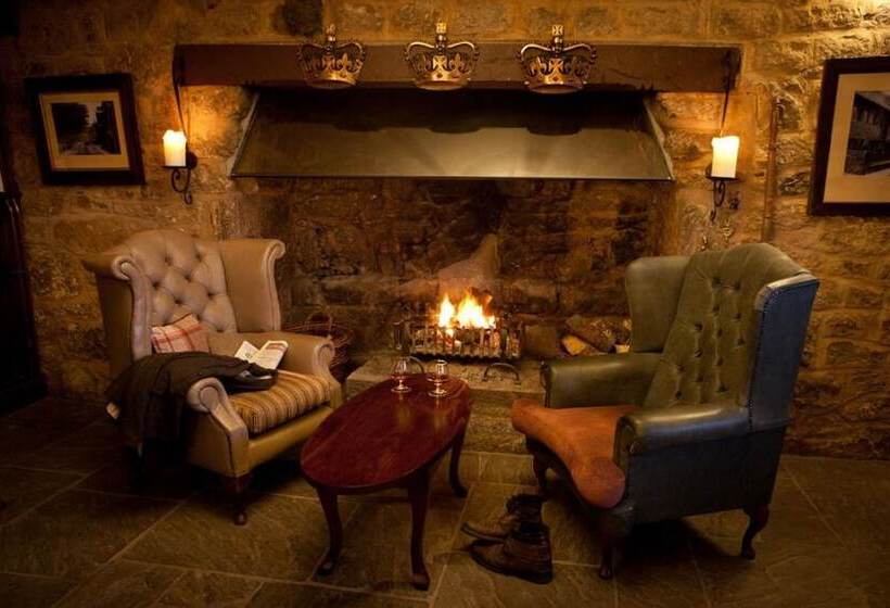 ホテル The Three Crowns