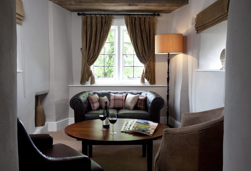 ホテル The Three Crowns