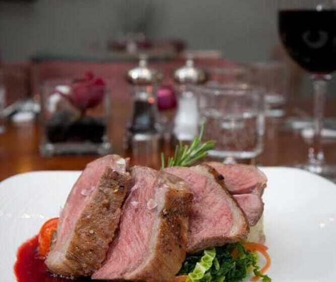 ホテル The Three Crowns