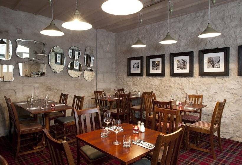 ホテル The Three Crowns