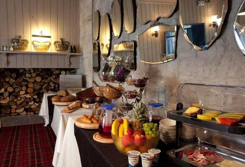 ホテル The Three Crowns