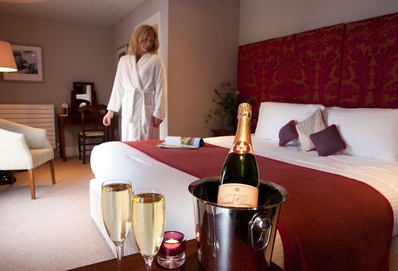 ホテル The Three Crowns