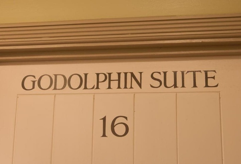 فندق The Three Crowns