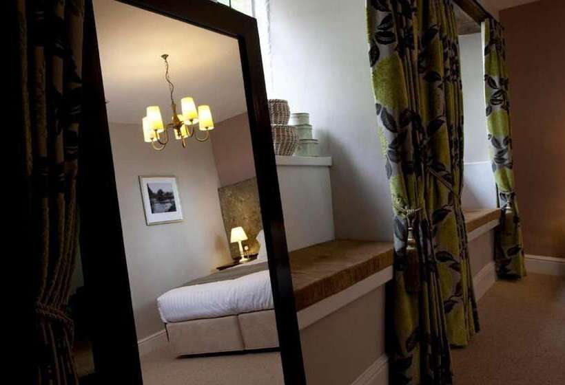 فندق The Three Crowns