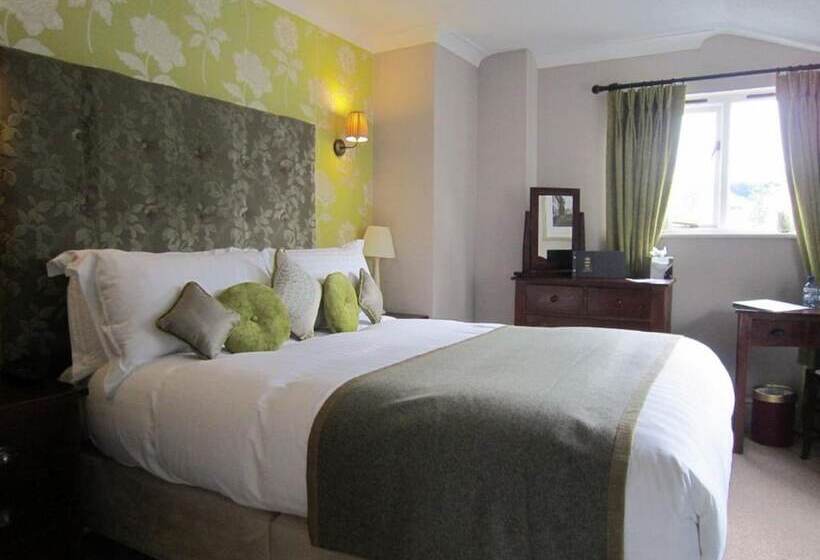 ホテル The Three Crowns