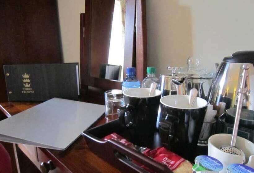 ホテル The Three Crowns