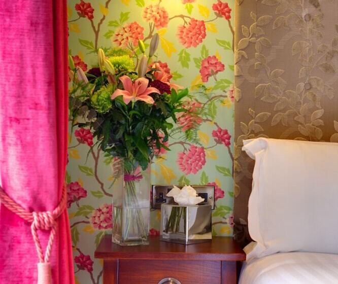 ホテル The Three Crowns