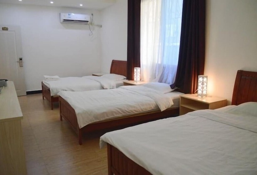 בית מלון כפרי Buddy S Hostel