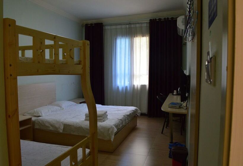 בית מלון כפרי Buddy S Hostel