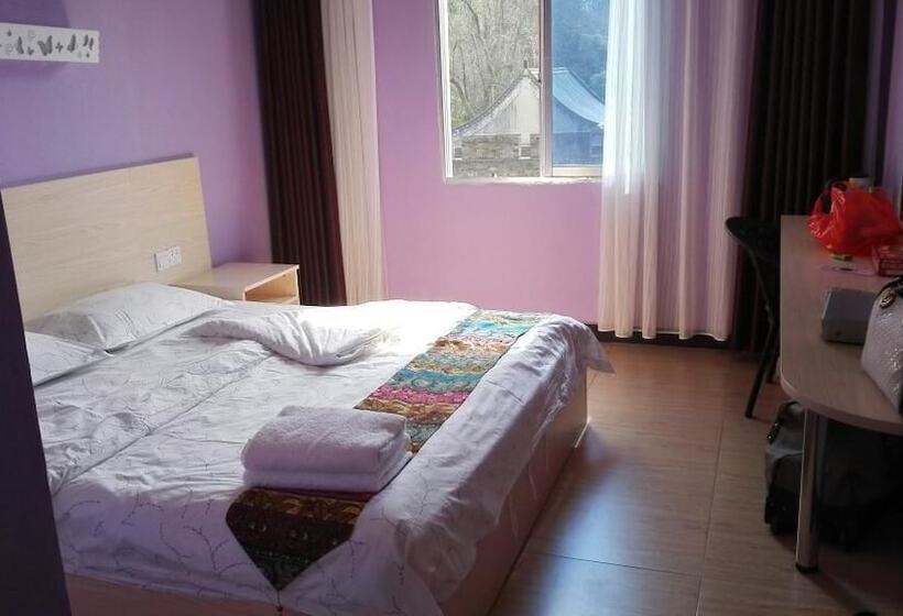 בית מלון כפרי Buddy S Hostel