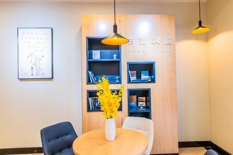 בית מלון כפרי Hanting  Hangzhou Xiaoshan People Square Metro Station