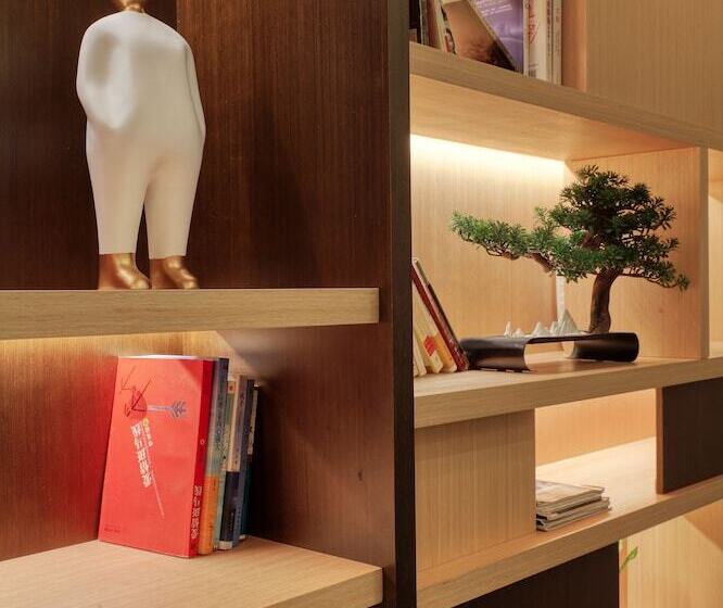 Wing Hotel Guilin  Pedestrian Street