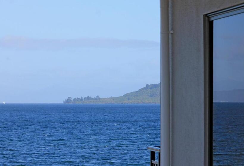 Acacia Lake View Motel