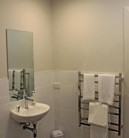 Acacia Lake View Motel