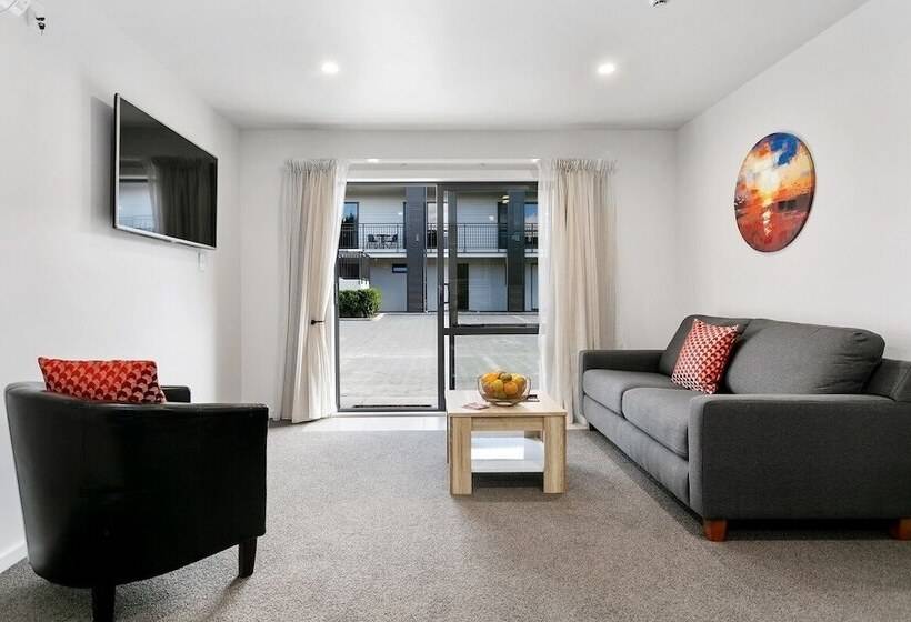 Acacia Lake View Motel