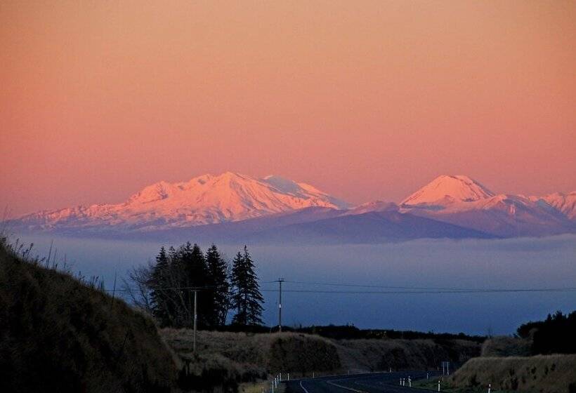 Acacia Lake View Motel