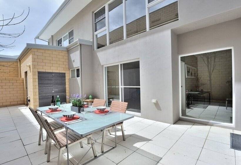 Amawind Rockingham Apartments