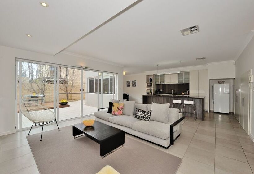 Amawind Rockingham Apartments