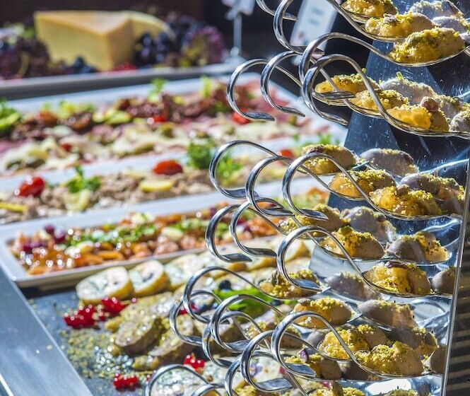 Castellum Hotel Hollókő