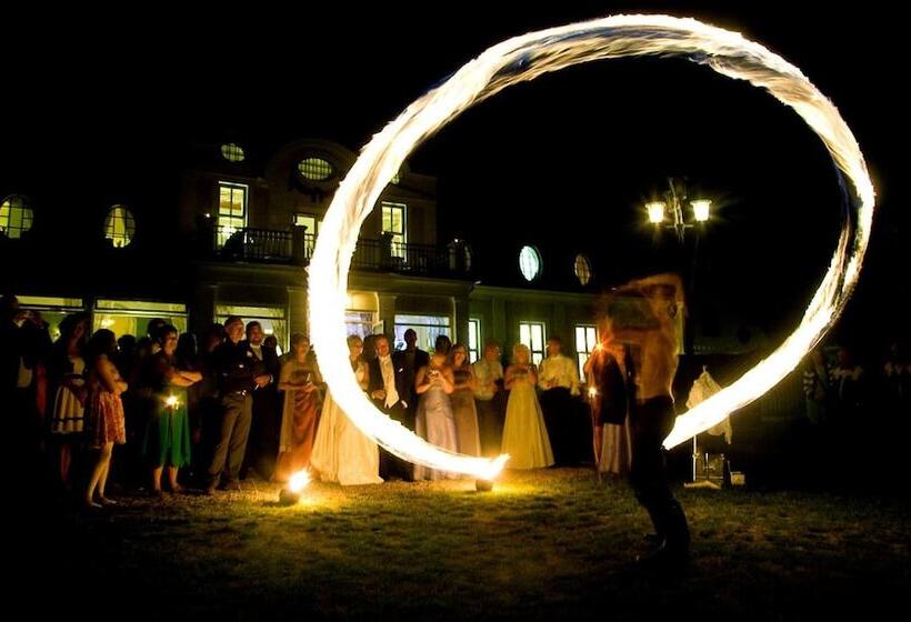 簡易ホテル Sjöbo Gästgifvaregård