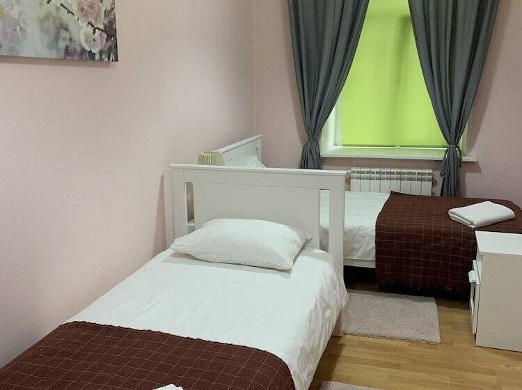 Hostel Esenin