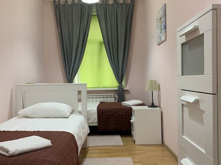 Hostel Esenin