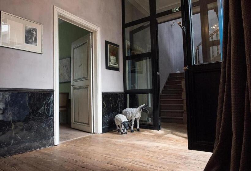 호텔 Ganda Rooms & Suites