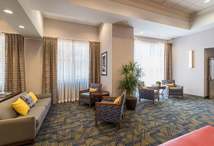 בית מלון כפרי Hampton Inn & Suites Tulsa Downtown