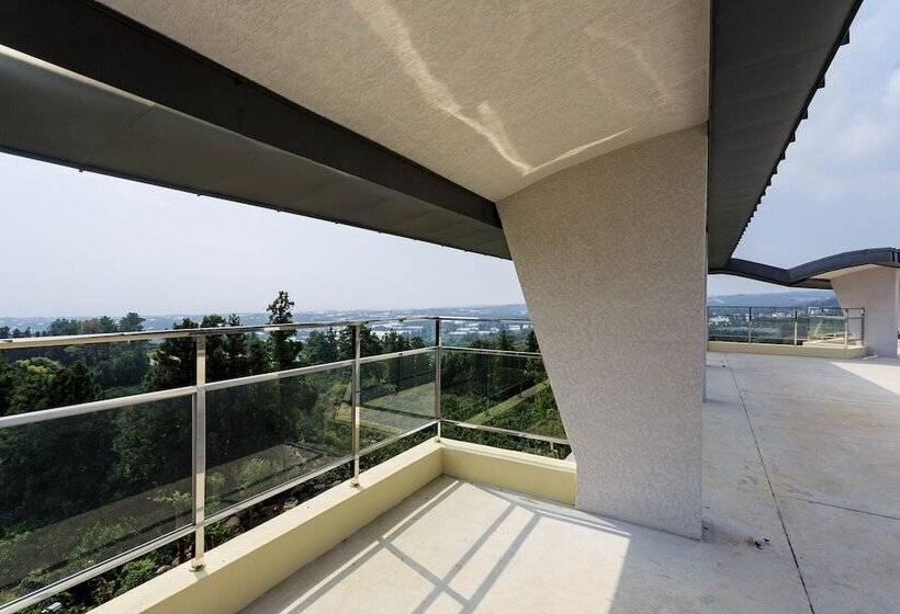 בית מלון כפרי Jeju M Resort