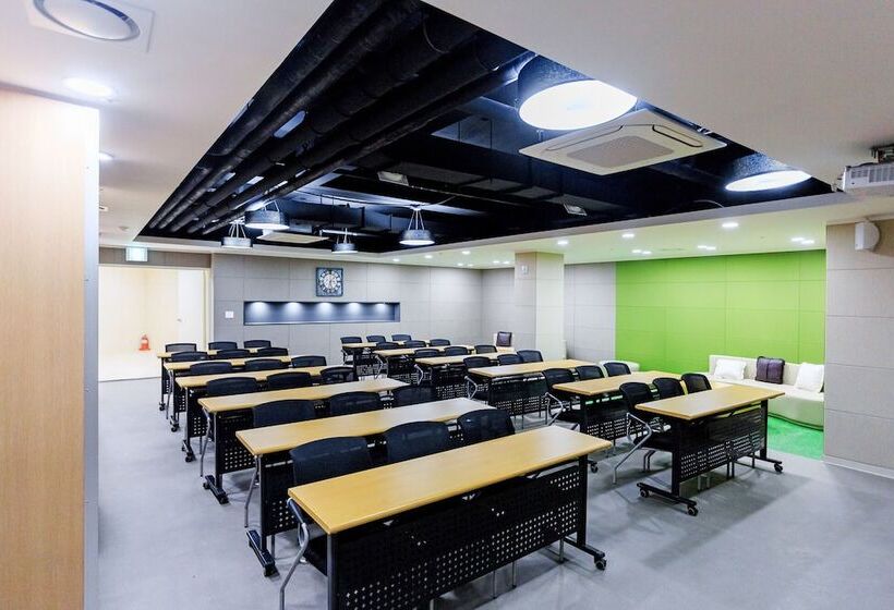 בית מלון כפרי Jeju M Resort