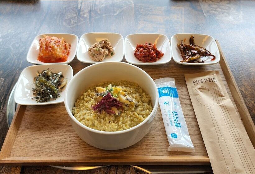 בית מלון כפרי Jeju M Resort