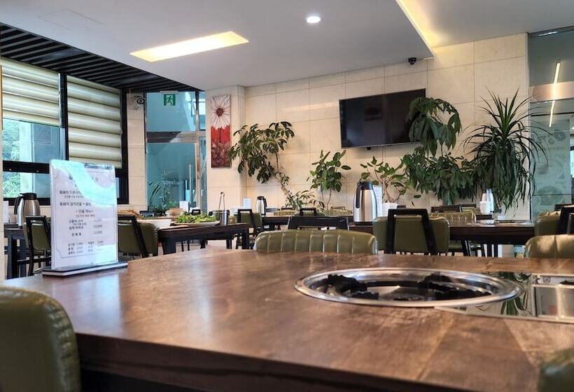 בית מלון כפרי Jeju M Resort