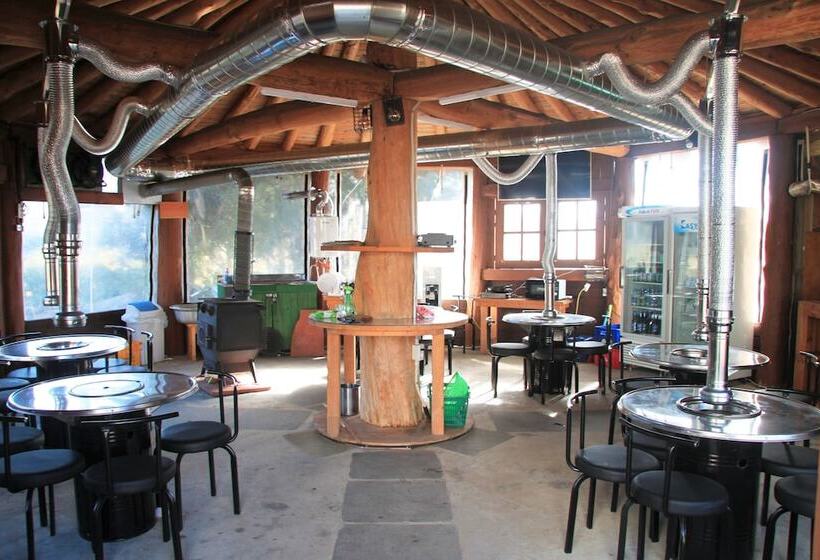 בית מלון כפרי Jeju M Resort