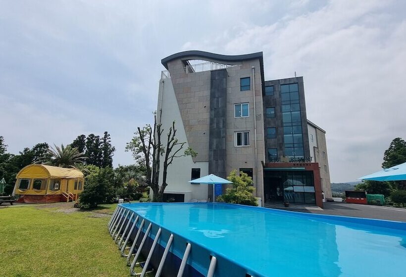בית מלון כפרי Jeju M Resort