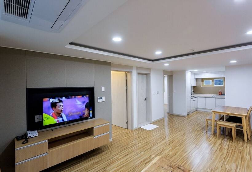 בית מלון כפרי Jeju M Resort