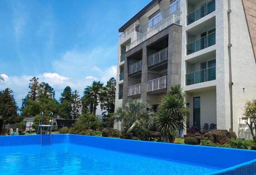 בית מלון כפרי Jeju M Resort