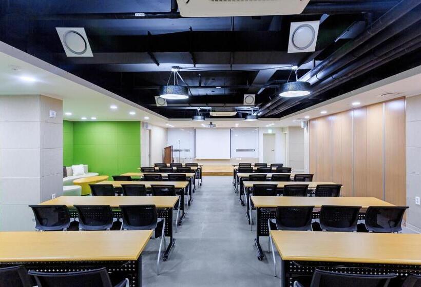 בית מלון כפרי Jeju M Resort