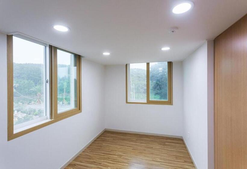 בית מלון כפרי Jeju M Resort