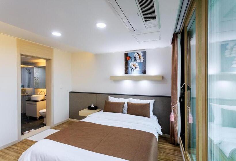 בית מלון כפרי Jeju M Resort