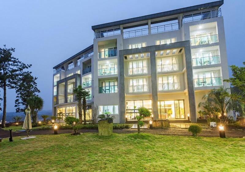 בית מלון כפרי Jeju M Resort
